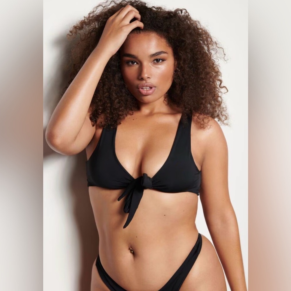 437 The Kenzie Top in Black NWT Size XXL